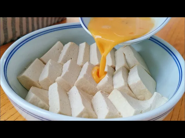 【小穎美食】一塊豆腐,四個雞蛋,加1個西紅柿,掌握好這個做法,三盤不夠吃